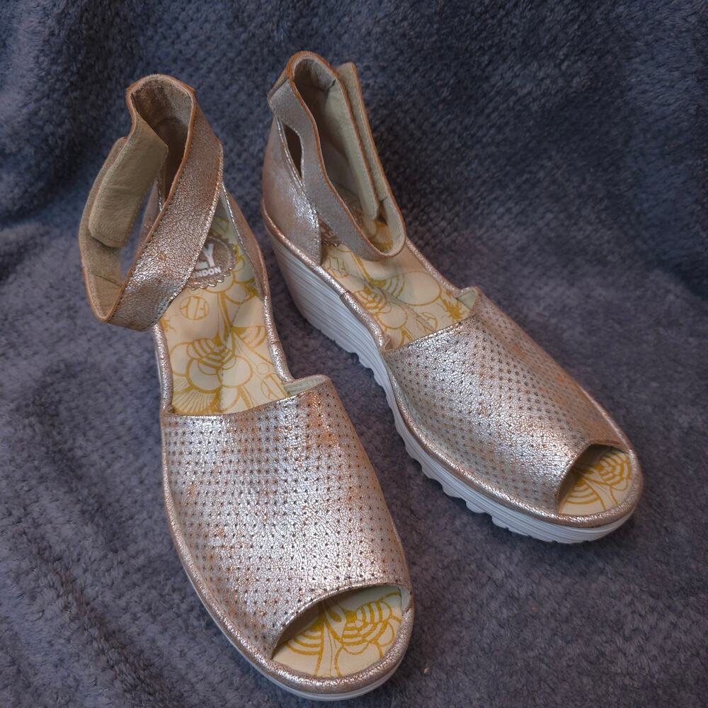 Fly London Yake Women Sandals EU 40 Wedge Platform Strappy EUC Metallic comfort
